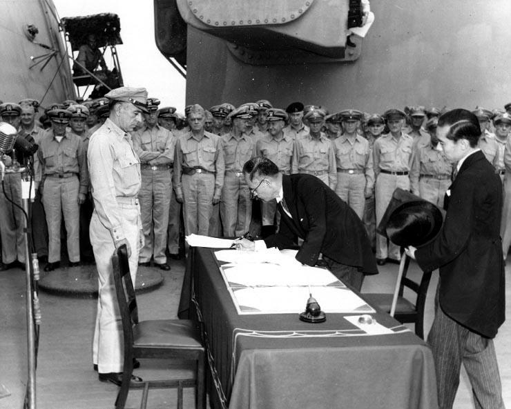 Shigemitsu signs surrender